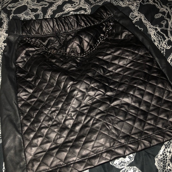 Black XS Skirt ( will fit ladies that’s XS-M) 🖤 - Picture 3 of 6